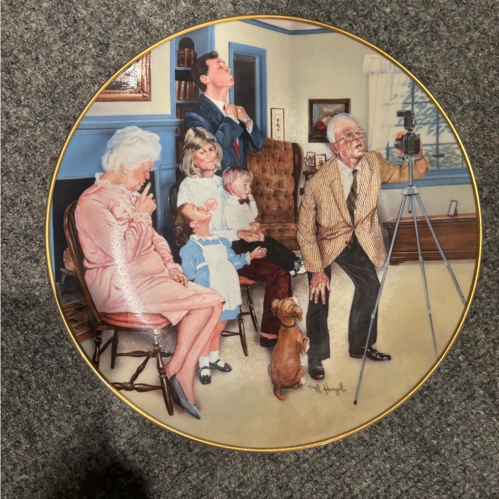 Collector Vintage Plate Family Portrait 1985 24K Gold Michael Hagel